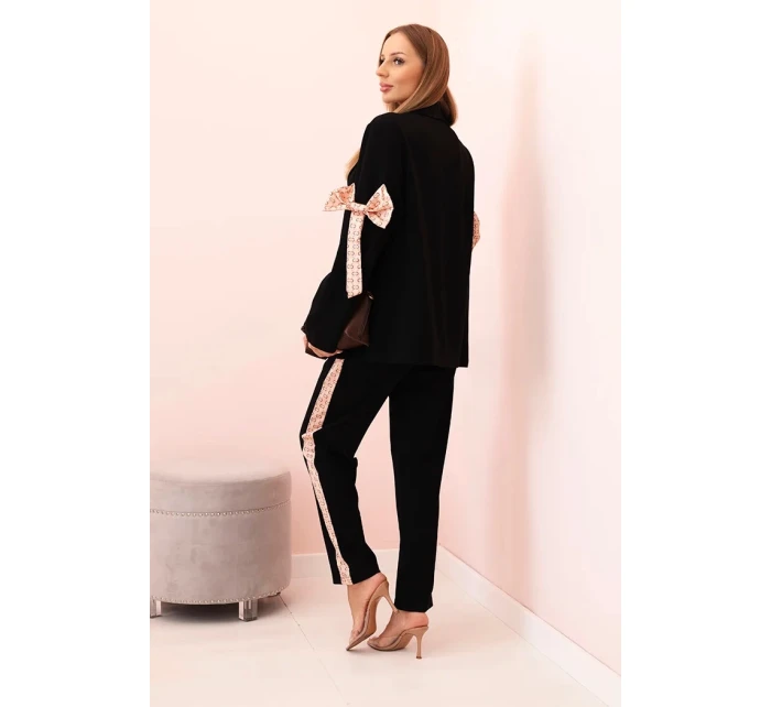Dámský komplet s viskózou – sako s klopami a kalhoty s model 21232429 černý - K-Fashion