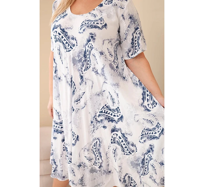 Dámské viskózové šaty Plus Size s krátkým rukávem a model 22043110 vzorem bílé - K-Fashion