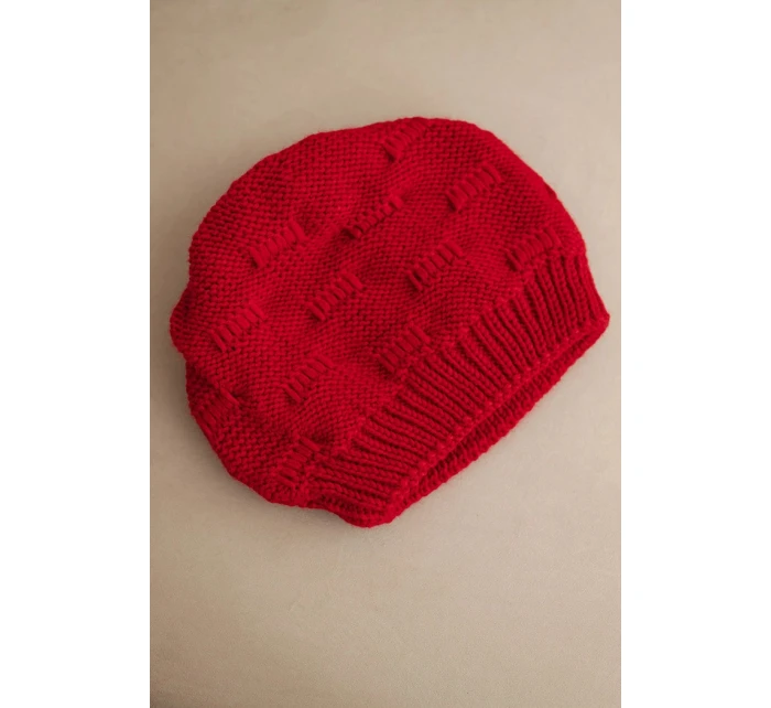 Dámská zimní čepice z vlny s ozdobným pletením K451 červená Dámská zimní čepice z vlny s ozdobným pletením K451 červená