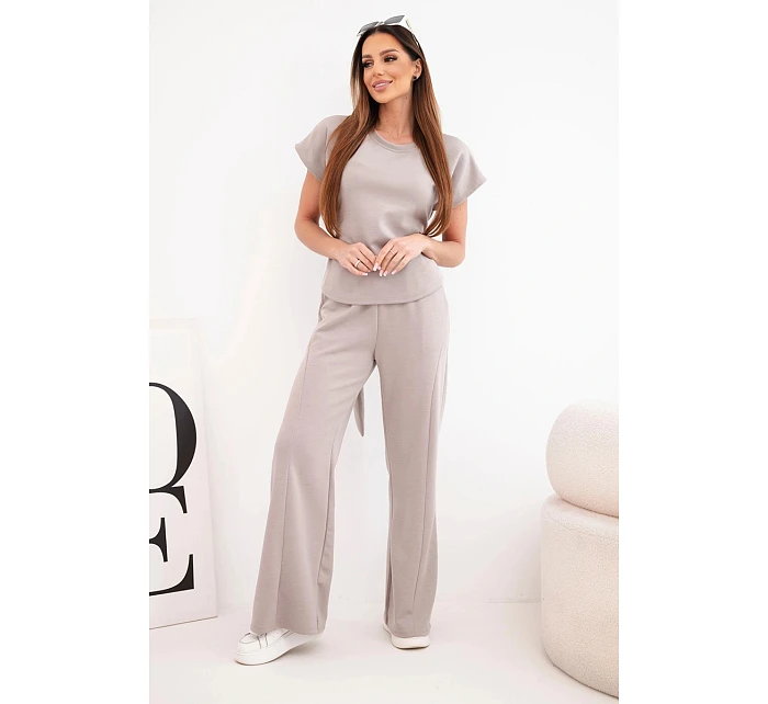 Dámský komplet z maslového materiálu s halenkou s krátkým rukávem a kalhotami se širokou nohavicí fango