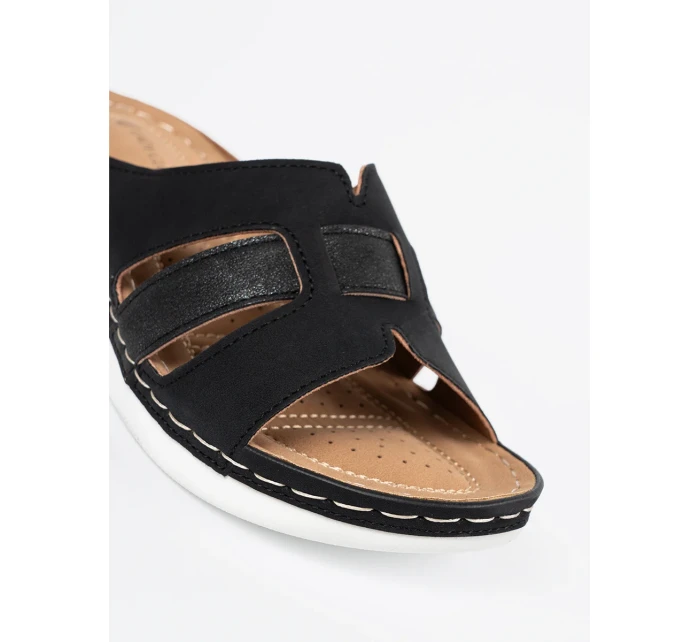 Pohodlné černé dámské  nazouváky platforma