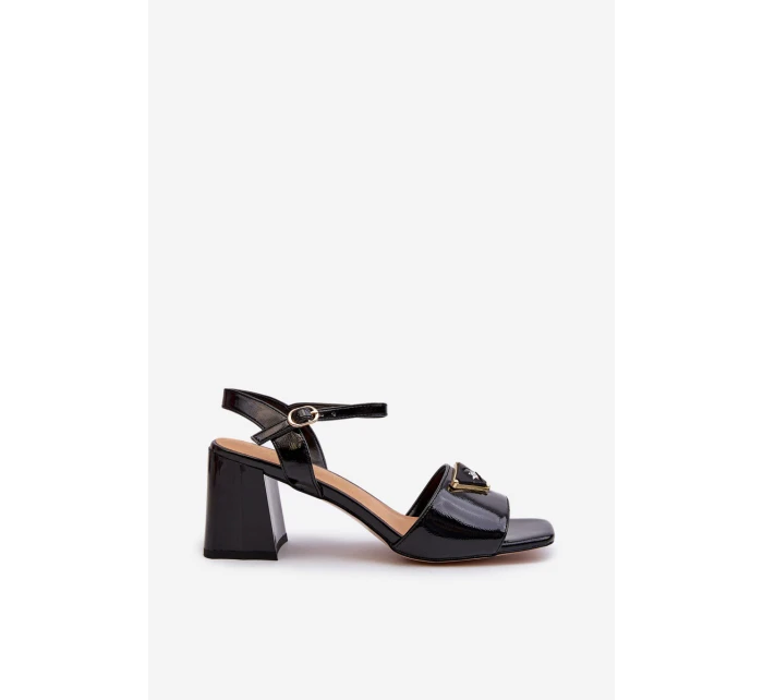 Elegantní Lakované Sandály Na Podpatku Černé D&A MR38-660 Elegantní Lakované Sandály Na Podpatku Černé D&A MR38-660