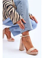 Módní semišové sandály na čtvercovém podpatku Béžové Merila Módní semišové sandály na čtvercovém podpatku Béžové Merila