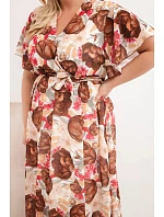 Dámské šaty Plus Size v model 22136635 vzoru s vázáním hnědá - K-Fashion Dámské šaty Plus Size v model 22136635 vzoru s vázáním hnědá - K-Fashion