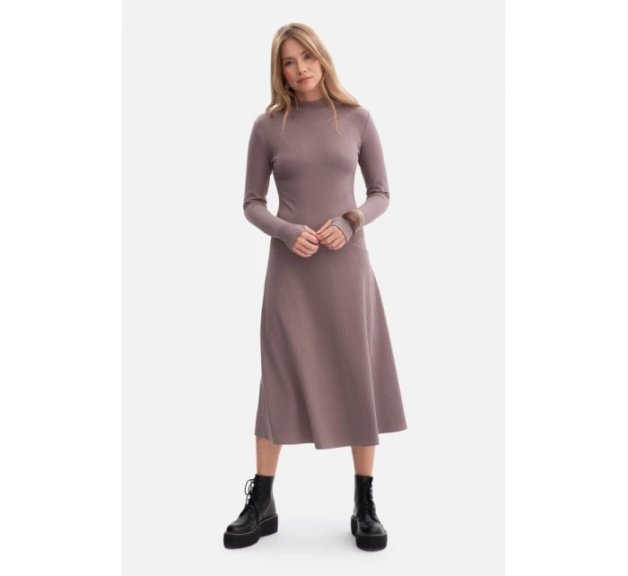 Žebrované midi šaty s asymetrickým pasem model 21379840 - BeWear Žebrované midi šaty s asymetrickým pasem model 21379840 - BeWear