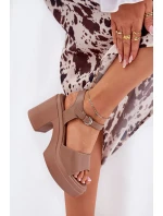 Dámské sandály na masivním podpatku a platformě z eko kůže tmavě béžové model 21687174 - Boto