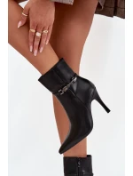 Dámské kotníkové boty na podpatku s páskem a vyhřívané černé model 21710807 - Boto Dámské kotníkové boty na podpatku s páskem a vyhřívané černé model 21710807 - Boto