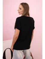 Dámská bavlněná blůza s krátkým rukávem a barevným potiskem černá Dámská bavlněná blůza s krátkým rukávem a barevným potiskem černá