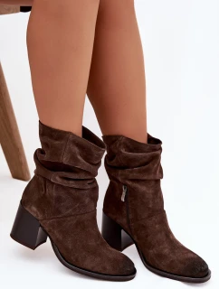 Kožené semišové kotníkové boty s nařasením na podpatku – čokoládové Zazoo