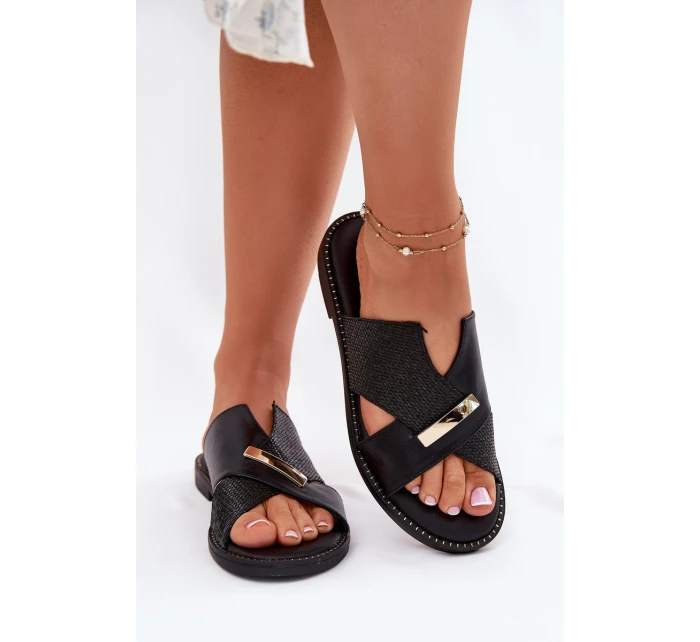 Dámské Pantofle Na Plochém Podpatku S Ozdobným Detalem model 21697192 Černé - VINCEZA Dámské Pantofle Na Plochém Podpatku S Ozdobným Detalem model 21697192 Černé - VINCEZA