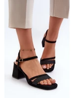 Dámské sandály na podpatku s lesklým páskem černé Tessata Dámské sandály na podpatku s lesklým páskem černé Tessata
