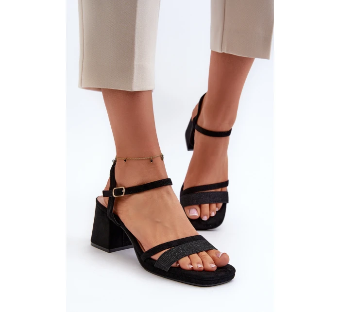 Dámské sandály na podpatku s lesklým páskem černé Tessata Dámské sandály na podpatku s lesklým páskem černé Tessata