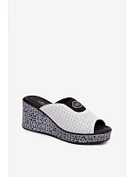 Kožené nazouváky na platformě s ozdobou model 22100370 Bílé - S.Barski