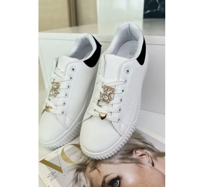 Nízké Tenisky Z Eko Kůže S Odznaky Bílo-Černé Cillione Nízké Tenisky Z Eko Kůže S Odznaky Bílo-Černé Cillione