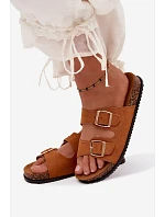 Dámské pantofle s přezkami Camel model 22275142 - Boto Dámské pantofle s přezkami Camel model 22275142 - Boto