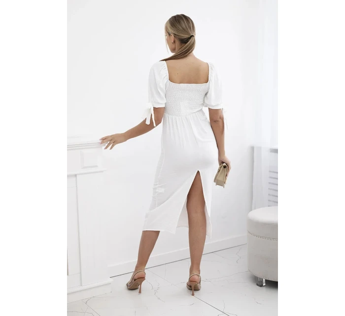 Šaty vzadu nařasené se zavazovacími rukávy ecru