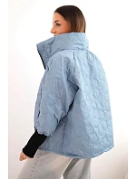 Dámská jarní prošívaná bunda s ozdobnou ražbou a zipem jeansová