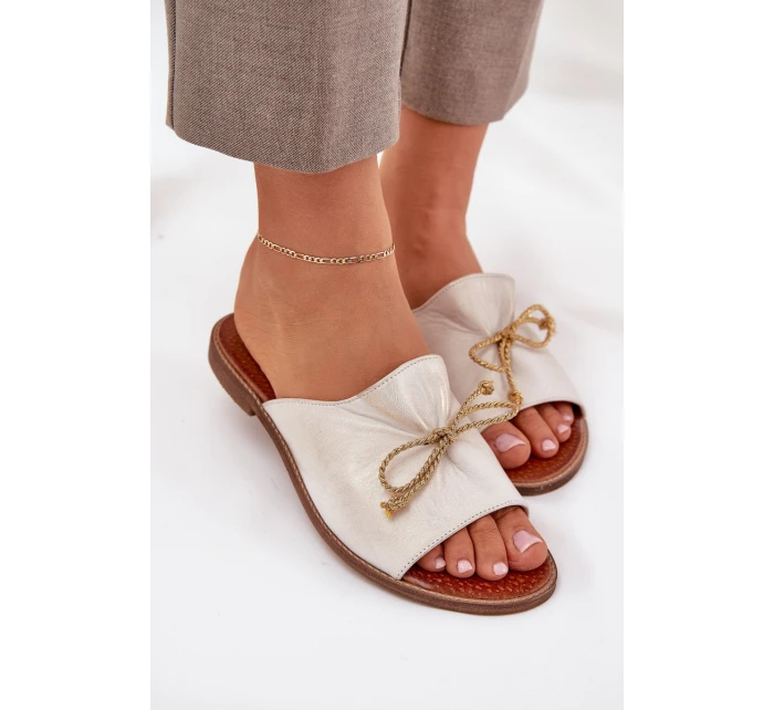 Kožené Ploché Elegantní Sandály S Mašlí Lewski Zlaté model 21684466 - Boto Kožené Ploché Elegantní Sandály S Mašlí Lewski Zlaté model 21684466 - Boto