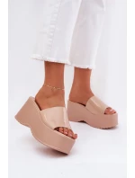 Dámské Pantofle Na Platformě A Klínu Béžové model 21687188 - Boto Dámské Pantofle Na Platformě A Klínu Béžové model 21687188 - Boto