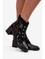 Kožené lakované dámské boty na podpatku model 21713905 Černé - D&A Kožené lakované dámské boty na podpatku model 21713905 Černé - D&A