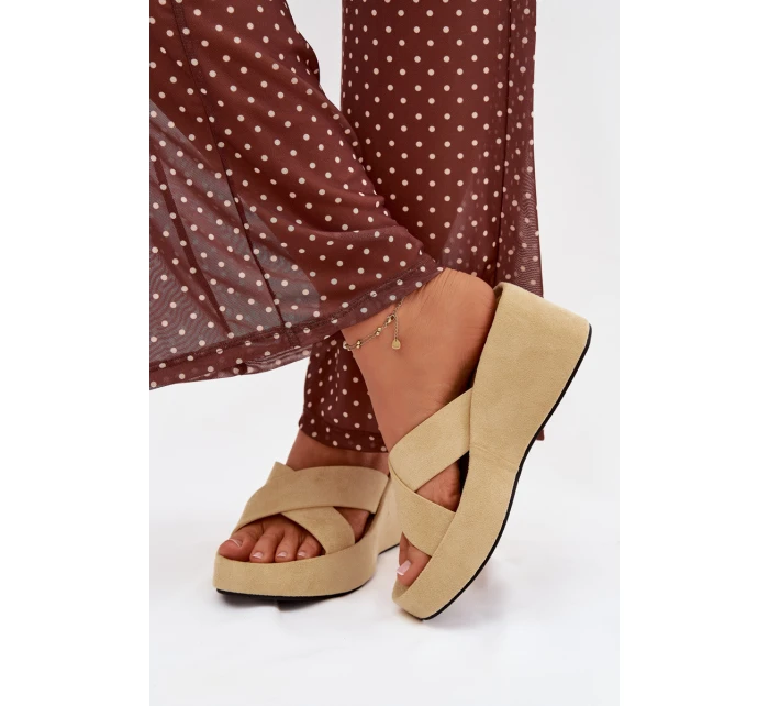 Dámské pantofle na platformě z žluté model 21919321 - Boto