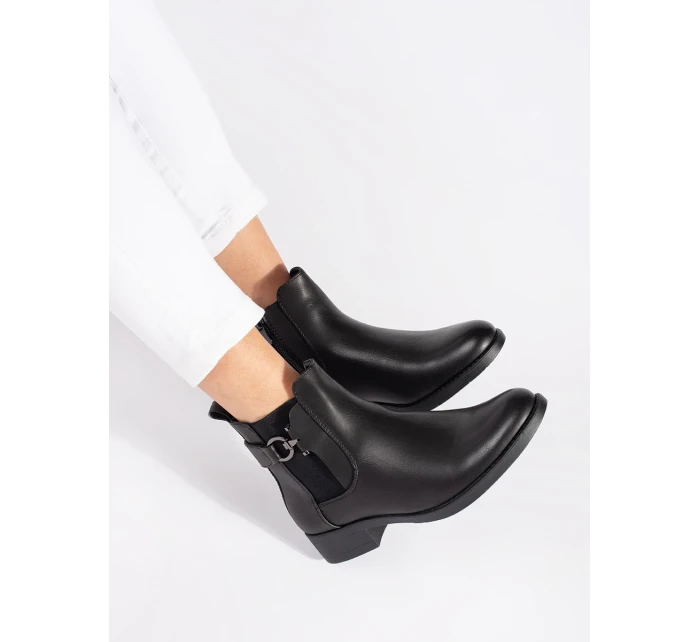 Moderní kotníčkové boty dámské na plochém podpatku Moderní kotníčkové boty dámské na plochém podpatku