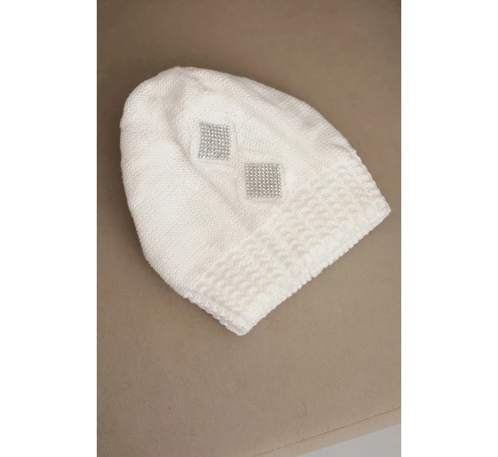 Dámská zimní čepice vlněná s krystaly a vzorem K455 ecru Dámská zimní čepice vlněná s krystaly a vzorem K455 ecru