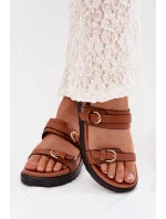 Dámské nazouváky s pásky a zlatými sponami Camel model 22032140 - Boto