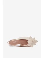 Dámské sandály na nízkém podpatku s dekorativním květem Jasnobeżowe Telivette