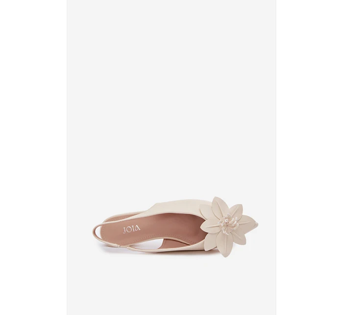 Dámské sandály na nízkém podpatku s dekorativním květem Jasnobeżowe Telivette