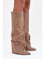 Dámské zateplené kozačky s vyhrnutou špičkou na sloupkovém podpatku Elivira – béžové