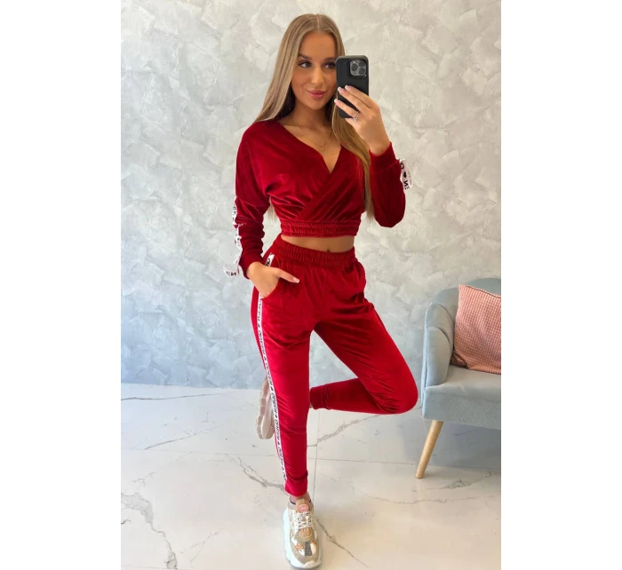 Velurová souprava s nápisem Queen red