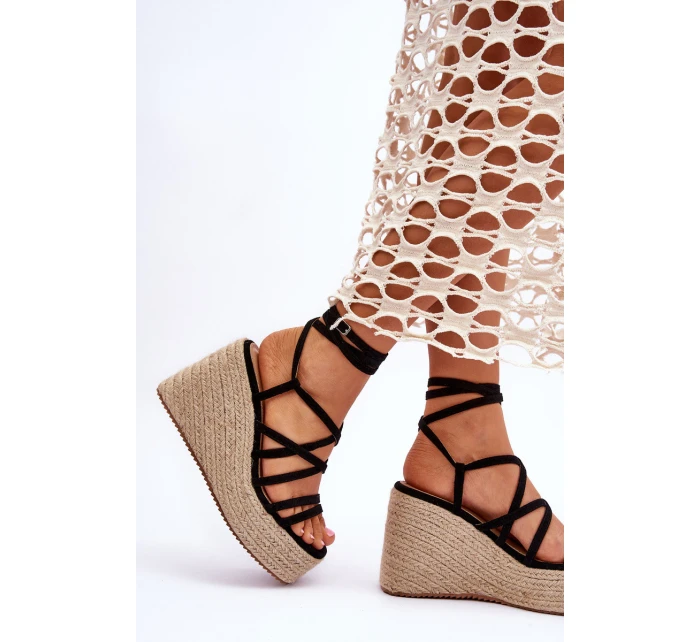 Kožené sandály na klínu Černé model 21614671 - Boto Kožené sandály na klínu Černé model 21614671 - Boto