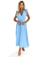 Světle modré dámské plisované midi šaty s výstřihem a volánky model 21819828 - numoco basic Světle modré dámské plisované midi šaty s výstřihem a volánky model 21819828 - numoco basic