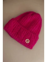 Dámská zimní čepice z huňaté pleteniny a s model 21441812 knoflíkem fuchsie - K-Fashion