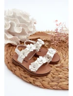 Lakované dětské sandálky zdobené květy Bílé model 21663882 - Boto Lakované dětské sandálky zdobené květy Bílé model 21663882 - Boto