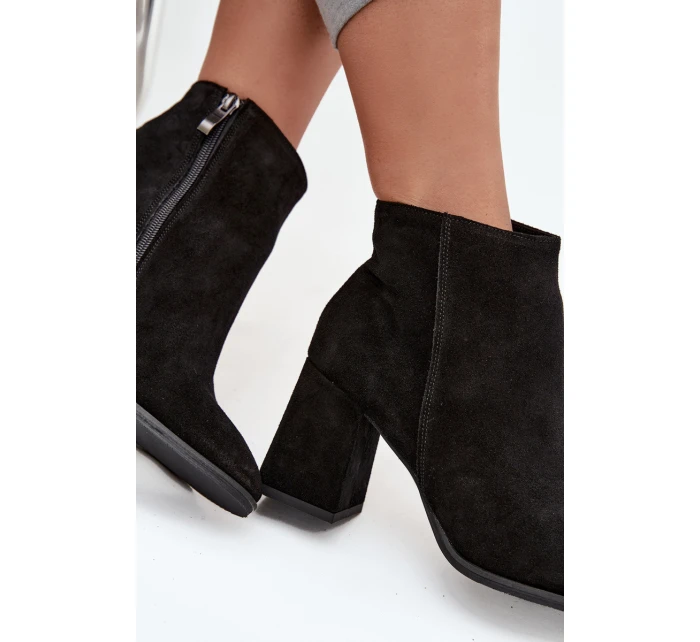 Dámské zateplené kotníkové botky z přírodního semiše na sloupku – černé Zazoo Dámské zateplené kotníkové botky z přírodního semiše na sloupku – černé Zazoo