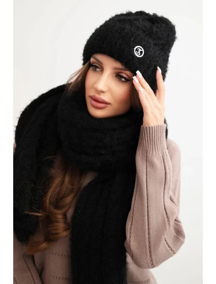 Dámská souprava čepice a šály s proužkem s ozdobou černý