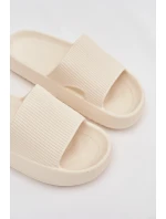 Dámské pantofle na platformě s výstřihem Ecru model 21711385 - Boto Dámské pantofle na platformě s výstřihem Ecru model 21711385 - Boto