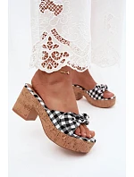 Klapky na podpatku model 228983 Step in style Klapky na podpatku model 228983 Step in style