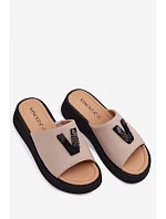 Kožené dámské pantofle s V na platformě  béžové model 22125935 - VINCEZA