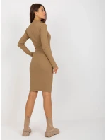 Sukienka EM SK model 19772286 ciemny bezowy - FPrice Sukienka EM SK model 19772286 ciemny bezowy - FPrice