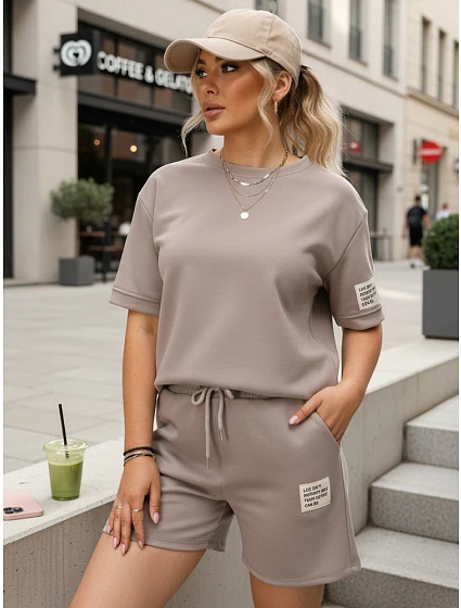 Dámská viskózová souprava s motýlem a šortkami v barvě moka FashionStreet AY1193