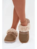 Dámské pantofle s kožešinou a výšivkou zelené model 21772626 - Boto Dámské pantofle s kožešinou a výšivkou zelené model 21772626 - Boto