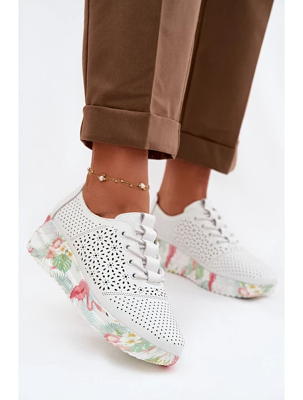 Semišové Ažurové Dámské Polobotky model 22074685 Béžové - VINCEZA Semišové Ažurové Dámské Polobotky model 22074685 Béžové - VINCEZA