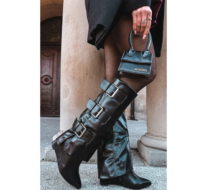 Dámské kozačky na platformě s lemem a přezkami Černé model 21747887 - Boto Dámské kozačky na platformě s lemem a přezkami Černé model 21747887 - Boto