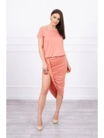 Meruňkové asymetrické šaty