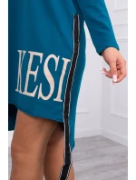 model 18747263 šaty s kapucí a potiskem - K-Fashion model 18747263 šaty s kapucí a potiskem - K-Fashion