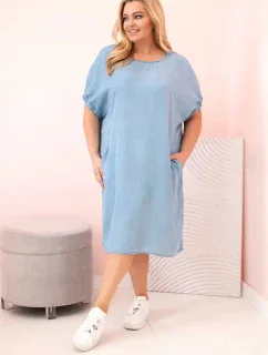 Dámské šaty Plus Size z model 21145762 s řasením a kapsami světle džínové - K-Fashion
