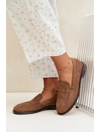 Dámské mokasíny Loafersy z eko semiše hnědé model 22315941 - Boto Dámské mokasíny Loafersy z eko semiše hnědé model 22315941 - Boto